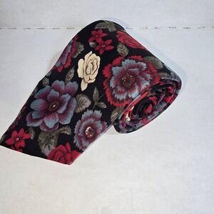 VINTAGE  Black with Roses‎ Woodward Tie100% Italian Silk Made in U.S.A.